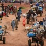 متطوعون في “طويلة” يدعون إلى المساعدة بمواجهة تدفق النازحين