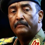 البرهان يتفقد نازحي الفاشر في الدبة بالولاية الشمالية